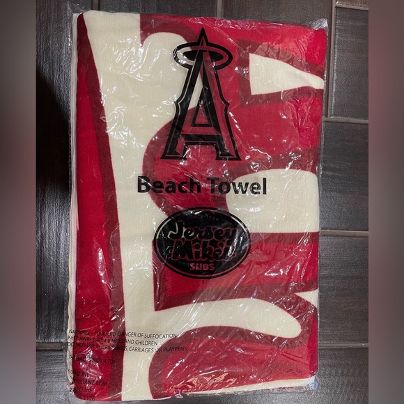 Angels Baseball ⚾️ Beach Towel new Sealed in Original Packaging approx 1x2 Yards - Picture 2 of 3